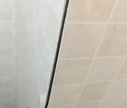 通州瓷砖空鼓维修公司分享阳台瓷砖脱落的修复过程可以分为以下几个步骤